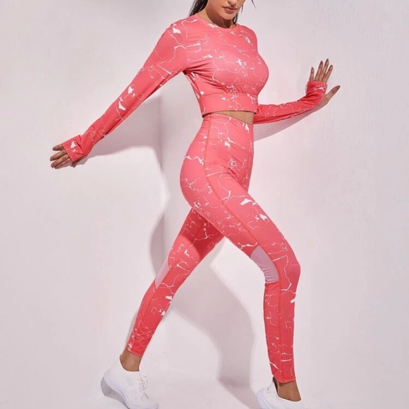 2peace workout outfit with back out - Picture 3 of 5